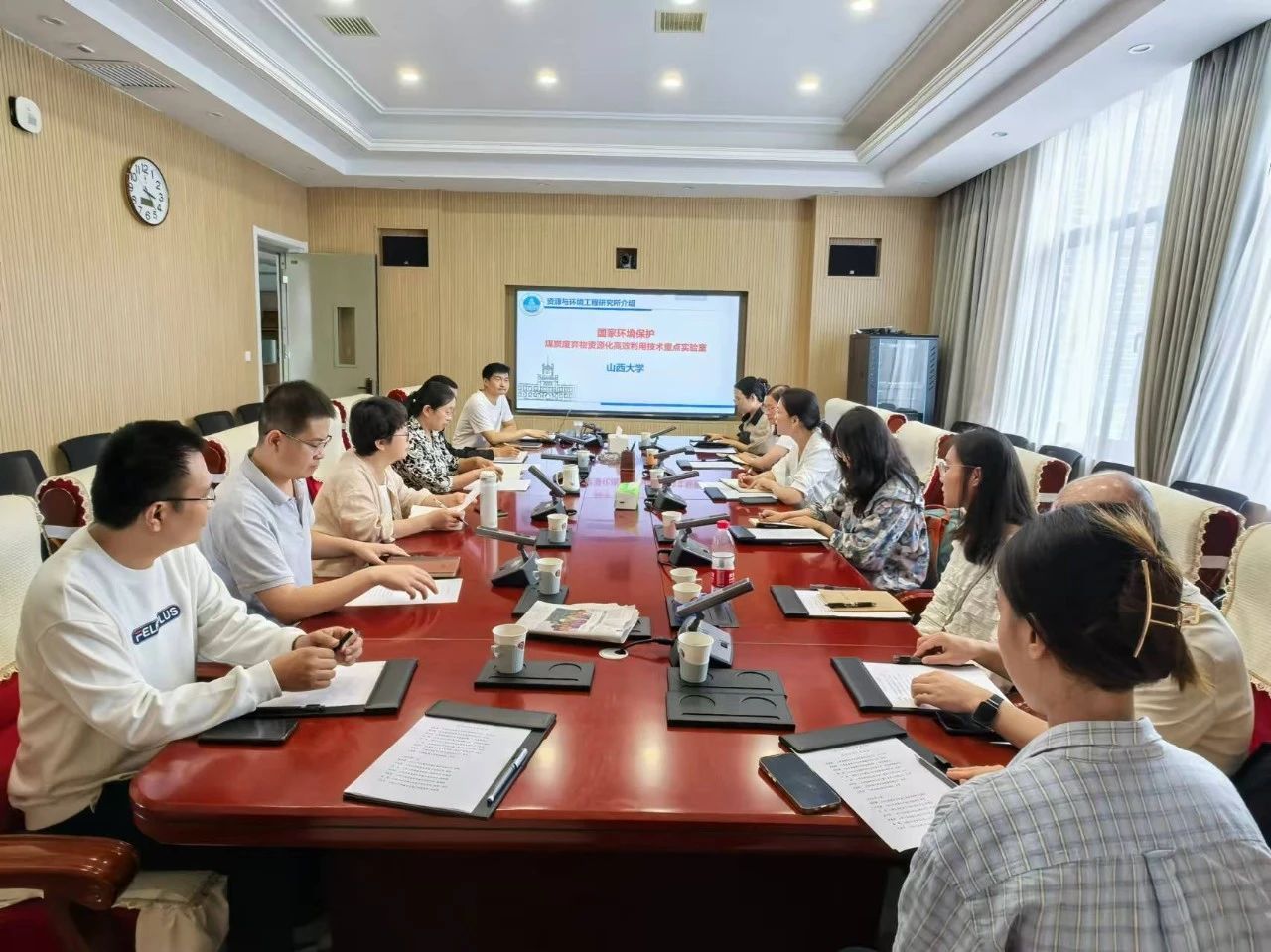 山西建投集团煤矸石处置惩罚使用专班与山西大学资源与情形工程研究所举行座谈会