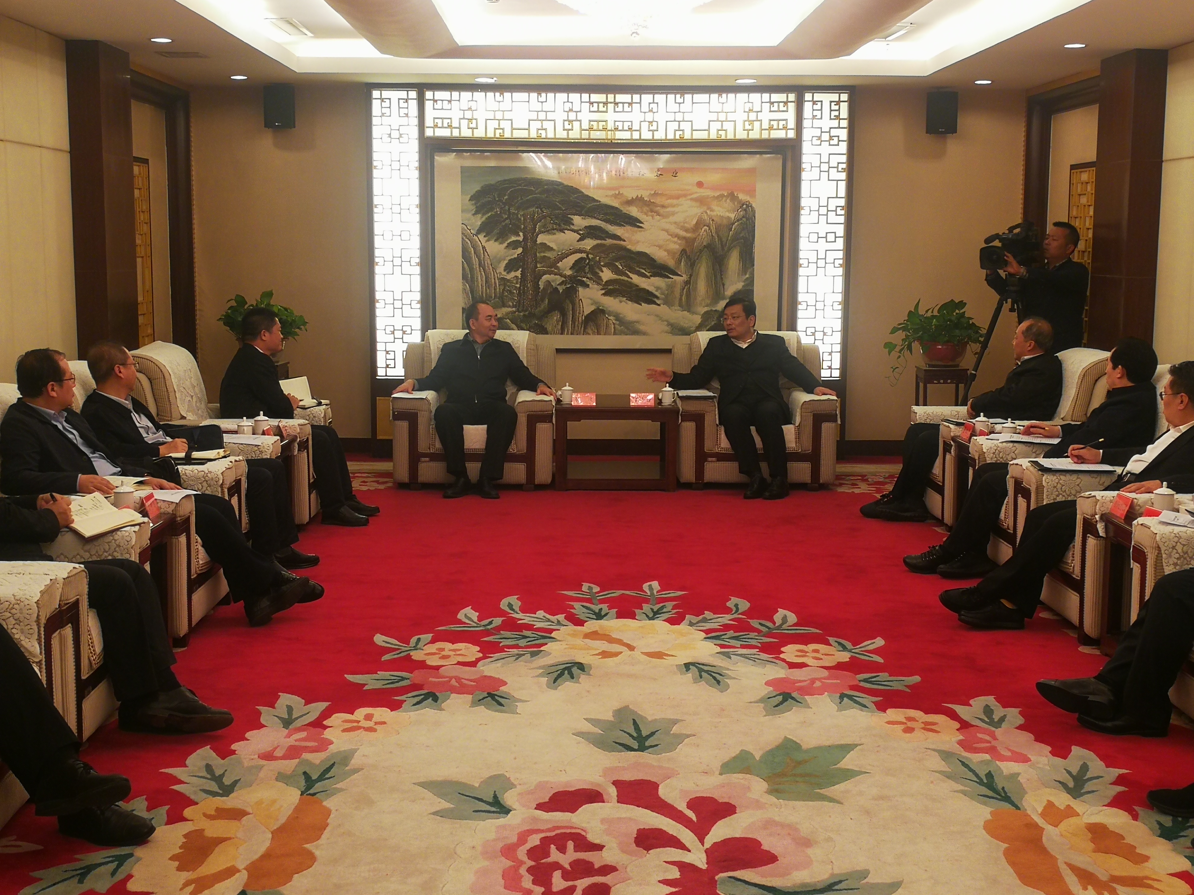 孙波与运都会委书记丁小强举行谈判