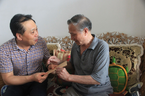 贾慕晟总执法照料深入三公司慰问调研