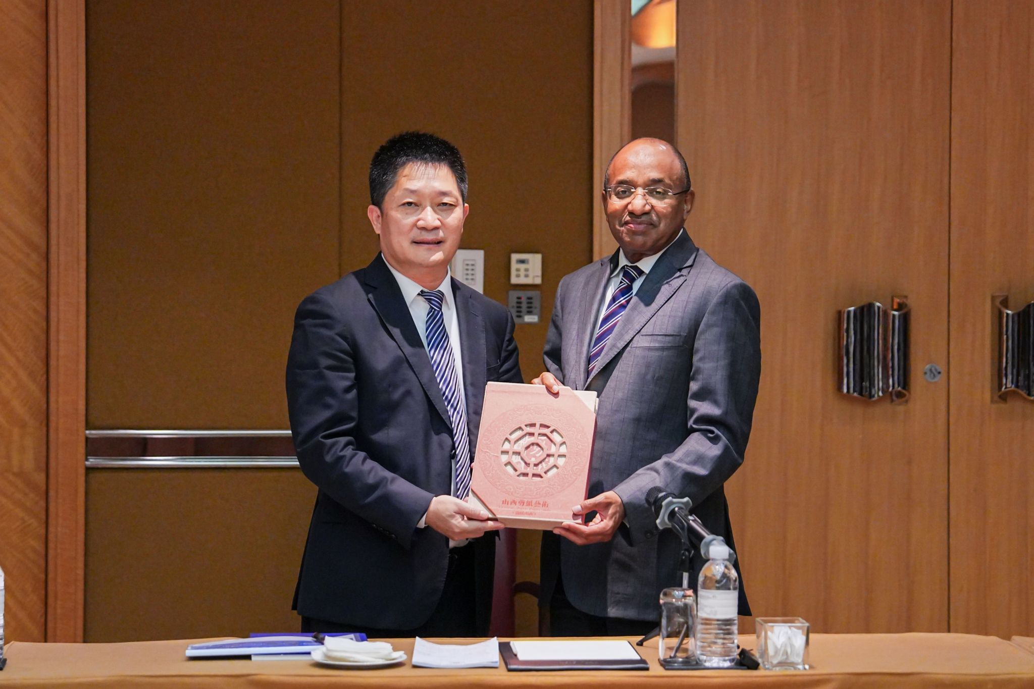 山西建投集团向导拜会坦桑尼亚桑给巴尔总统姆维尼