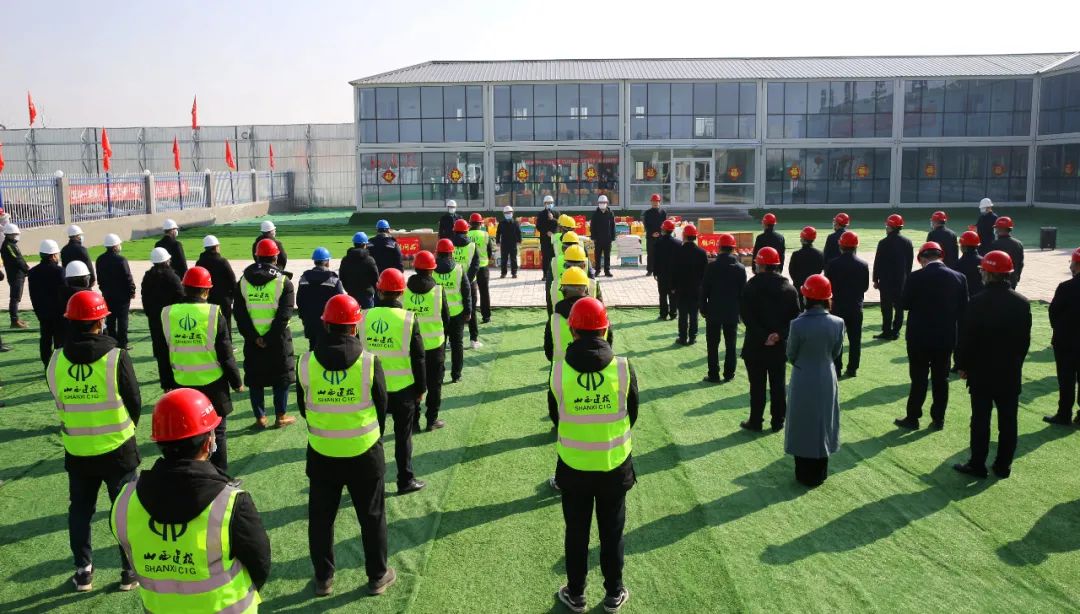 孙波深入 “五大中心”项目开展现场办公暨新春慰问运动