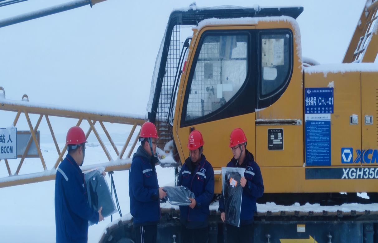 山西建投契械化集团送温暖到天山南北