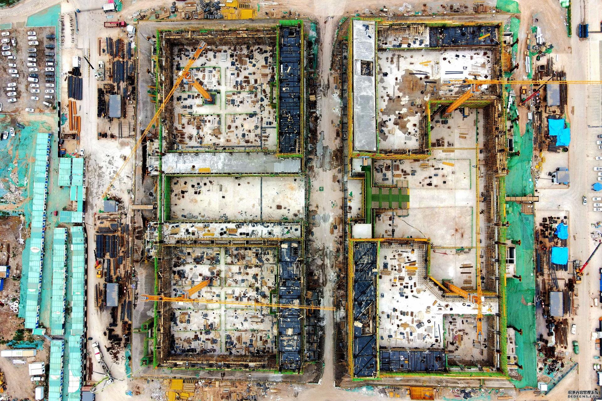 山西建投六建集团承建的山西潇河国际会展中心中心组团项目北楼封顶