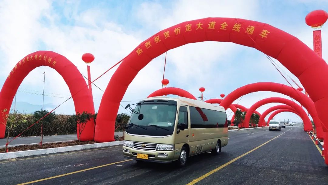 奋战20天，，忻定大道正式通车