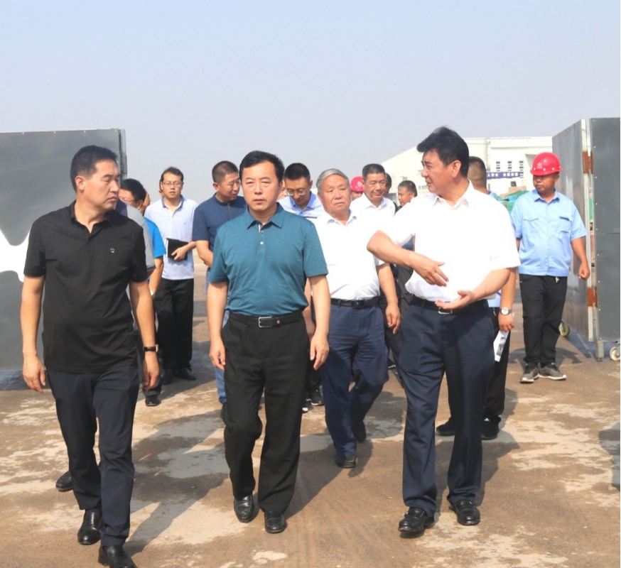 晋中市副市长郝向明一行到山西建投承建的晋中市重点工程蹊径项目现场办公