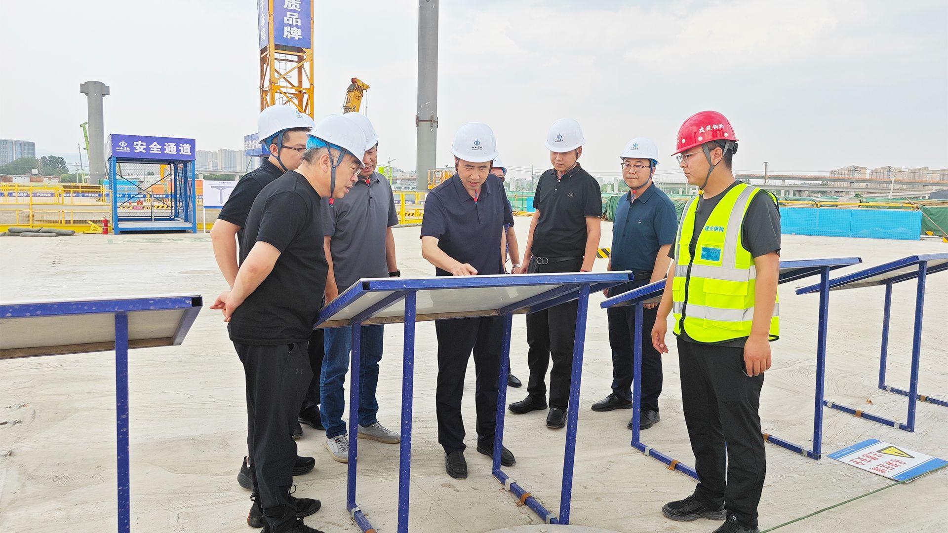 中国铁设公路事业部、山西交科检测向导一行到山西建投潇河工业公司承建项目考察交流