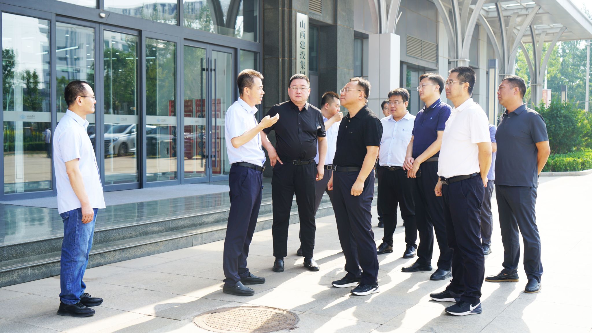 河北省保定市高碑店市委书记贾伟斌带队到山西建投潇河工业公司旅行交流