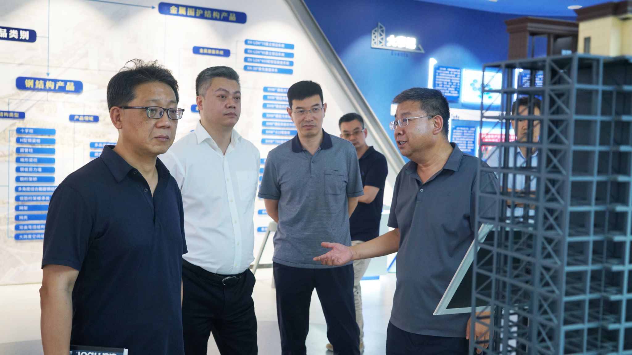 上海交通大学吴镇远空气动力学研究中心主任、航空航天学院长聘教授刘洪一行到山西建投潇河工业公司旅行交流