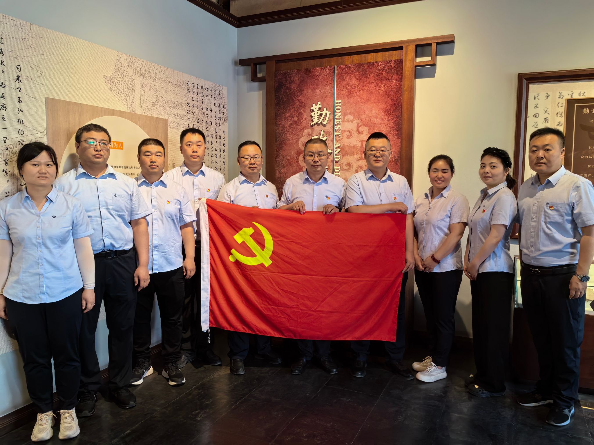 山西建投二建集团下层党支部开展“七一”党纪学习教育主题党日运动